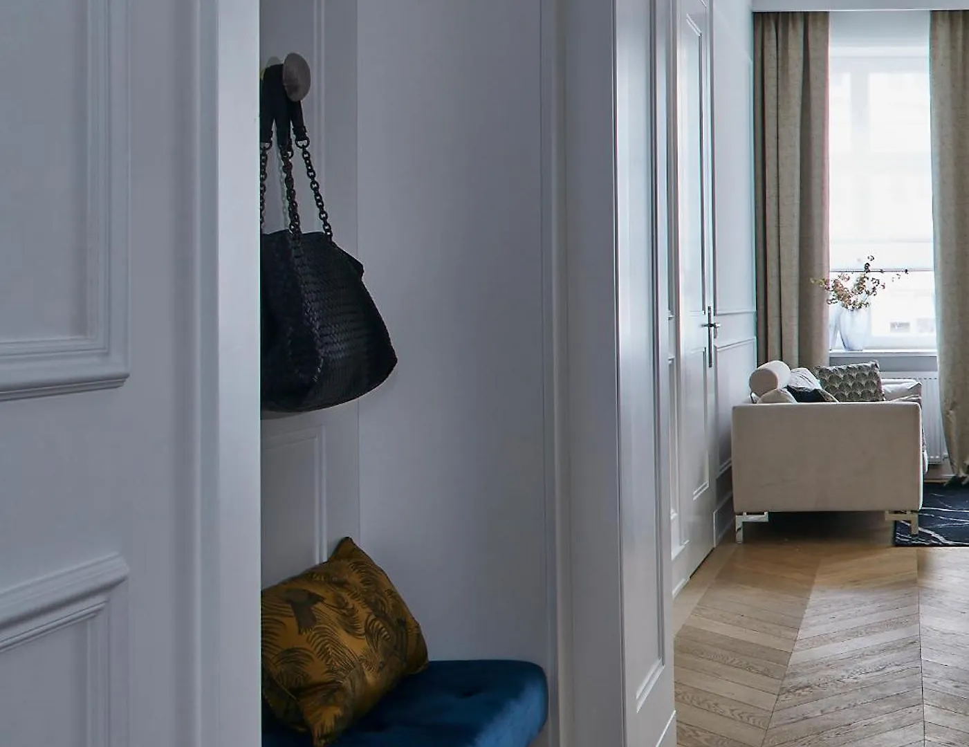 Koszykowa 49A -Central Apartment With Garage Warsaw Poland