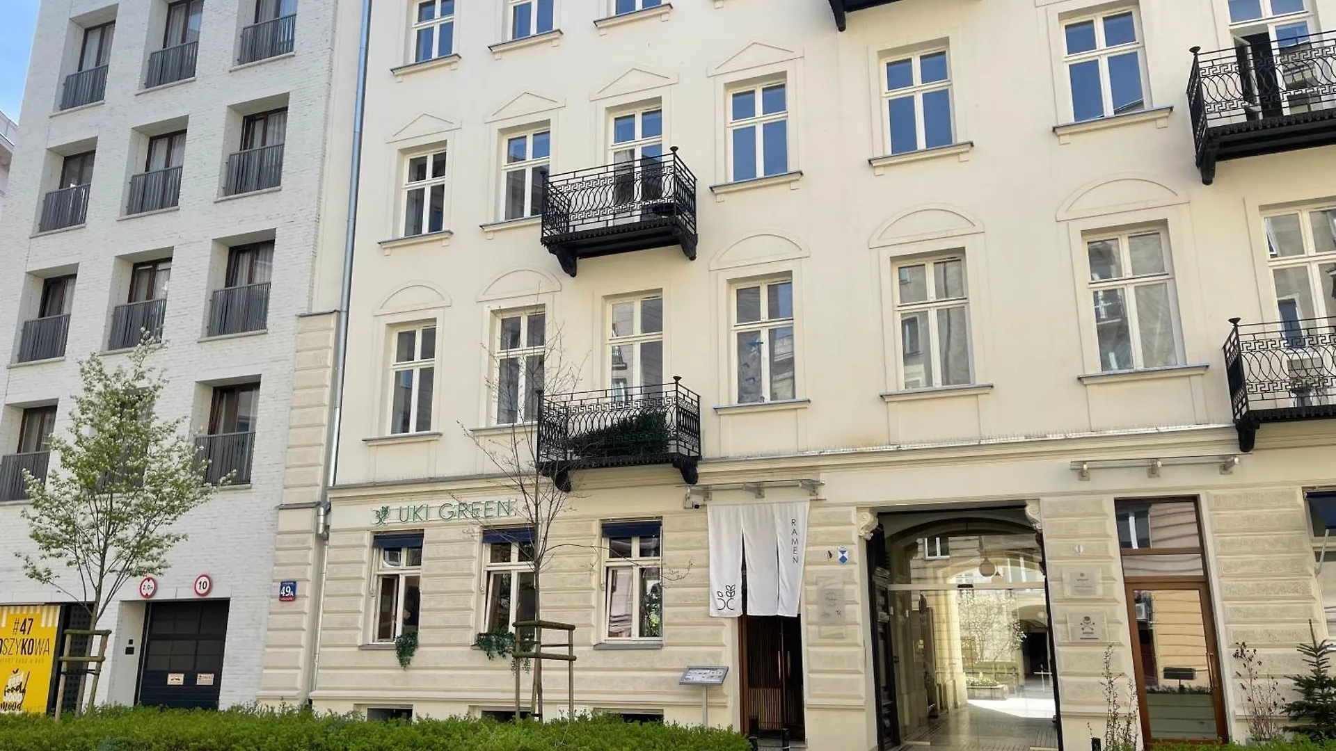 Koszykowa 49A -Central Apartment With Garage Warsaw